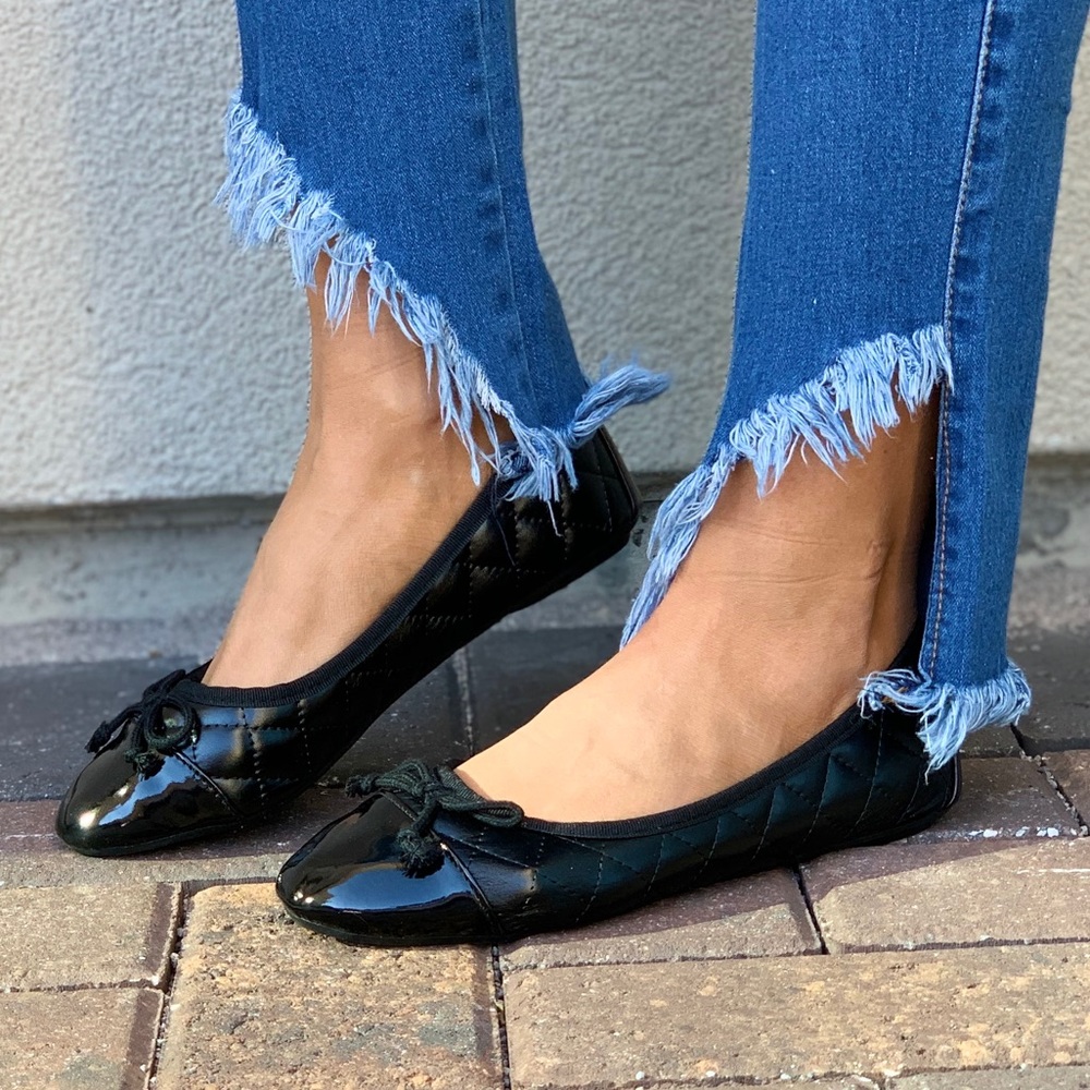 Black Quilted Comfortable Classic Ballet Flats - Picture 5 of 7